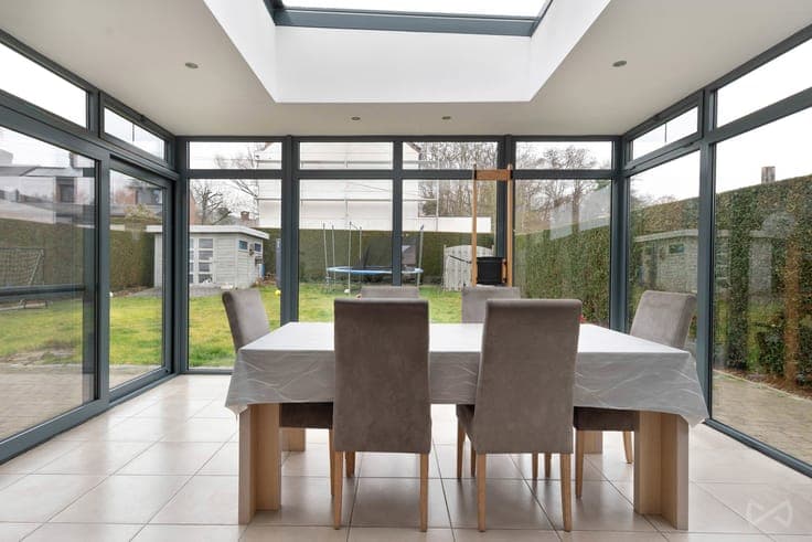 Ready-to-move-in house in a quiet residential area