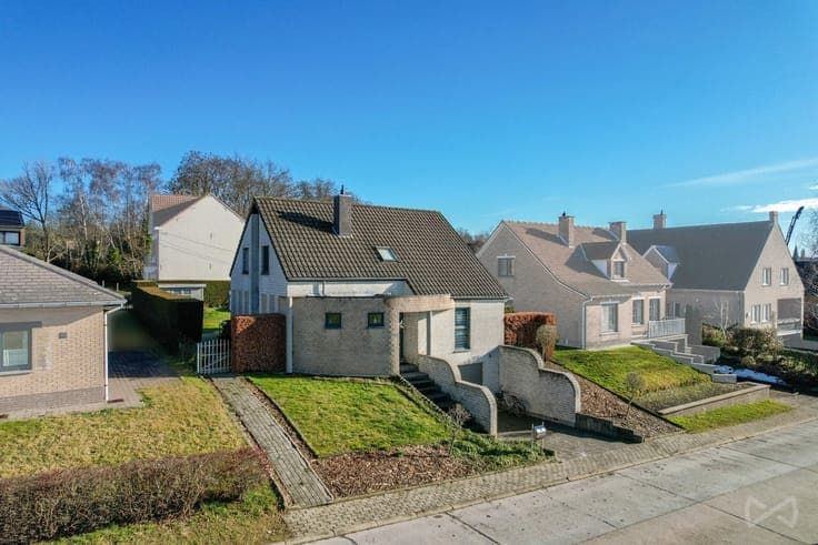 Ready-to-move-in house in a quiet residential area