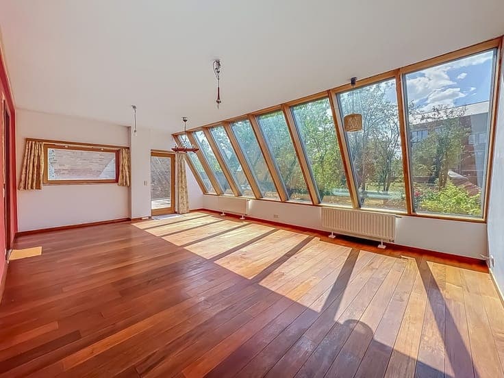BONNE MAISON DE COMMERCE AVEC LOGEMENT ET GARAGE