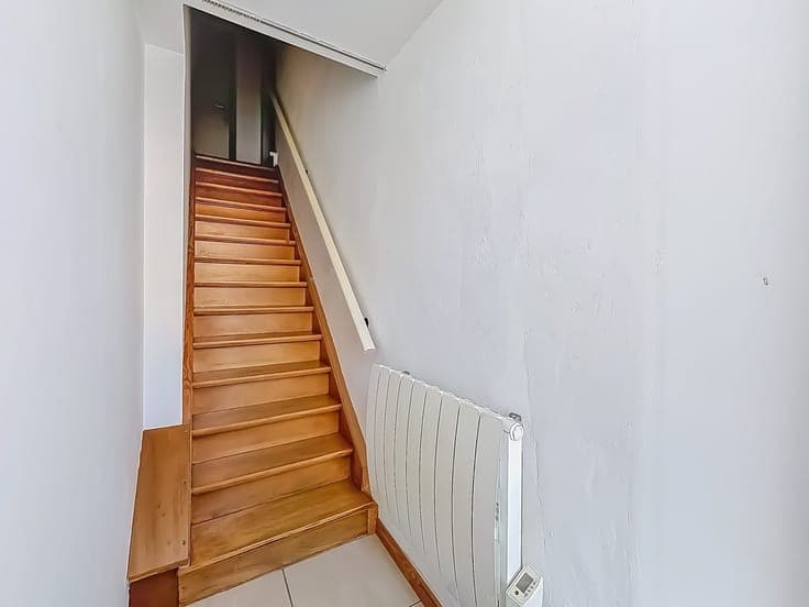BONNE MAISON DE COMMERCE AVEC LOGEMENT ET GARAGE