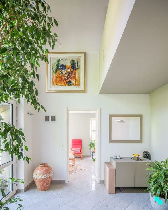 Lichtrijke villa met vier slaapkamers en zonnige tuin in ...