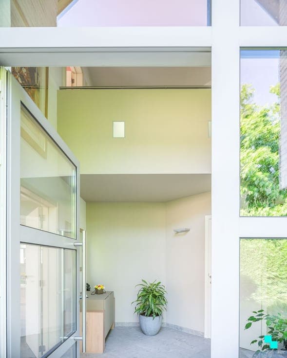 Lichtrijke villa met vier slaapkamers en zonnige tuin in ...