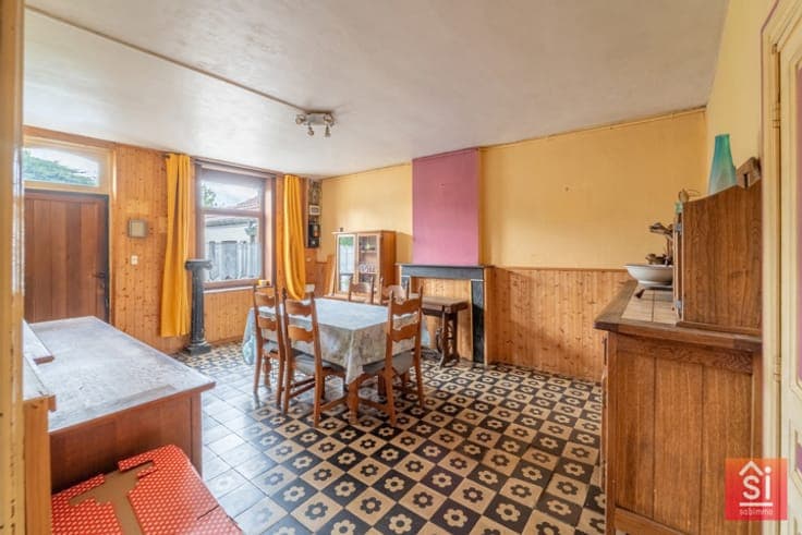 House to renovate with a large garden