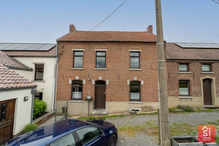 House to renovate with a large garden