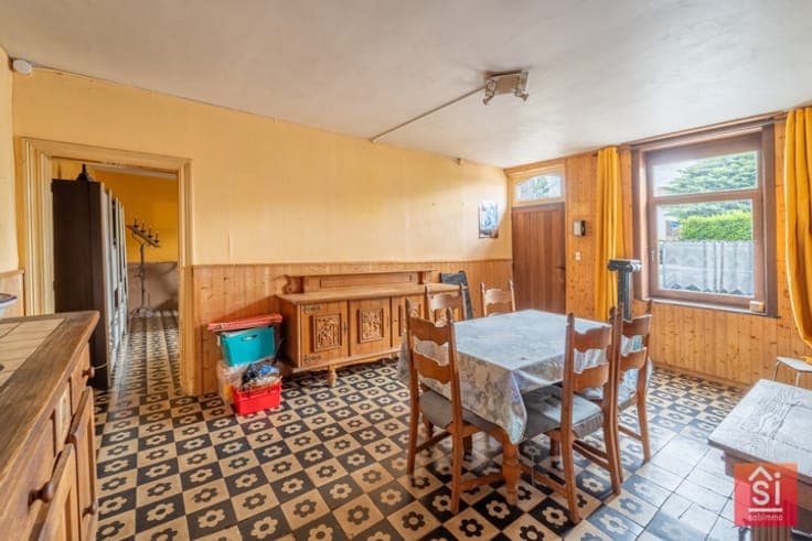 House to renovate with a large garden