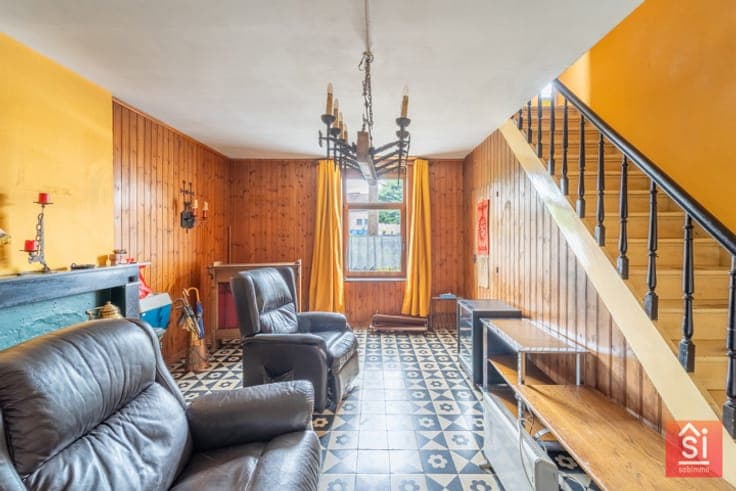 House to renovate with a large garden