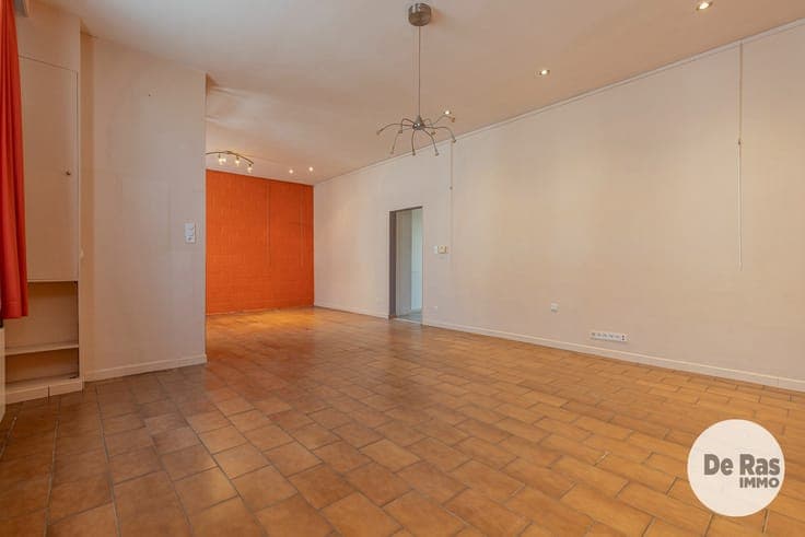 WICHELEN – Te renoveren woning met 3 kamers op leuke locatie