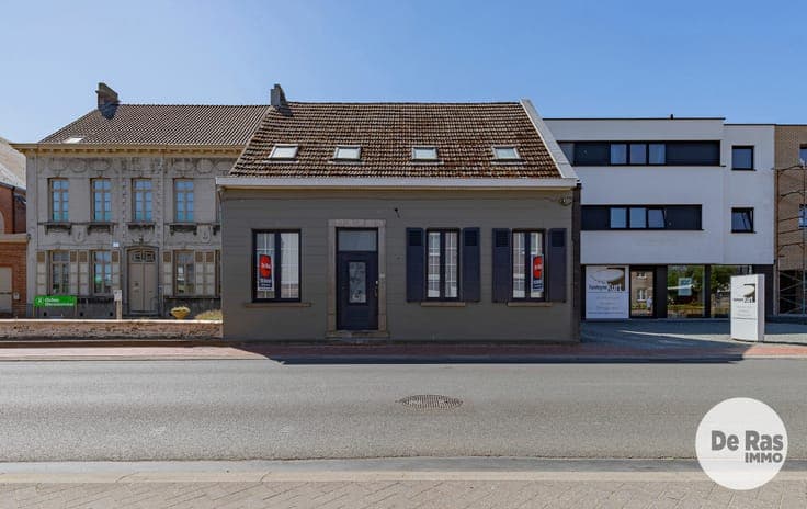 WICHELEN – Te renoveren woning met 3 kamers op leuke locatie
