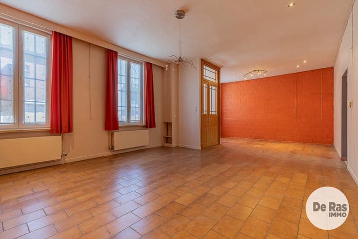 WICHELEN – Te renoveren woning met 3 kamers op leuke locatie