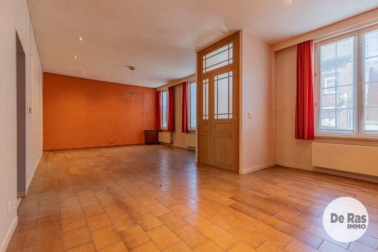 WICHELEN – Te renoveren woning met 3 kamers op leuke locatie
