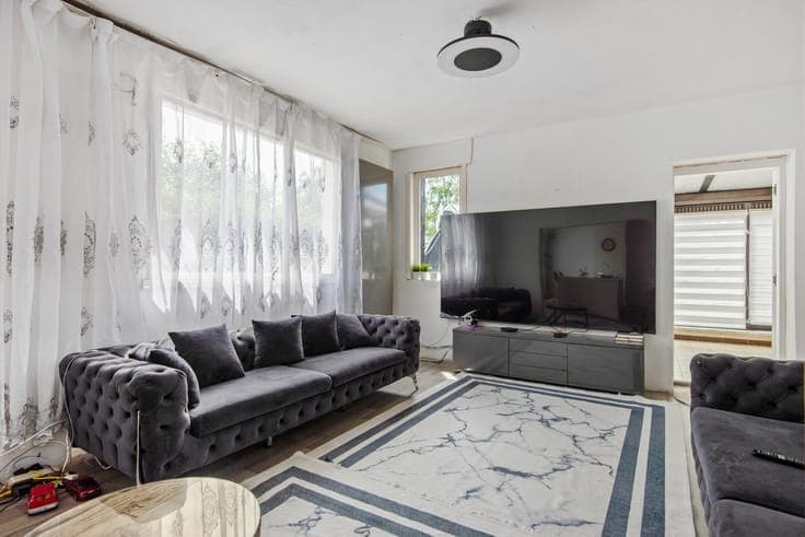 Renovatiewoning met vergund uitbreidingsproject op perceel v