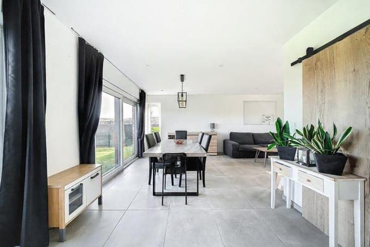 Recent villa with open views and natural setting in Gesves