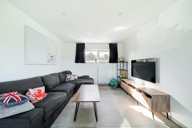 Recent villa with open views and natural setting in Gesves