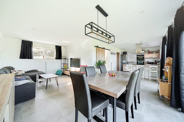 Recent villa with open views and natural setting in Gesves