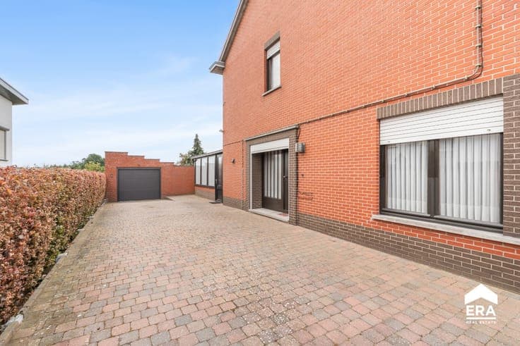 Spacious detached home in a green setting