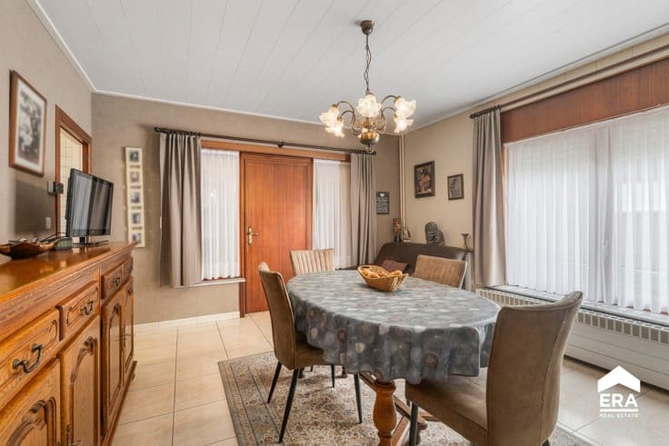 Spacious detached home in a green setting