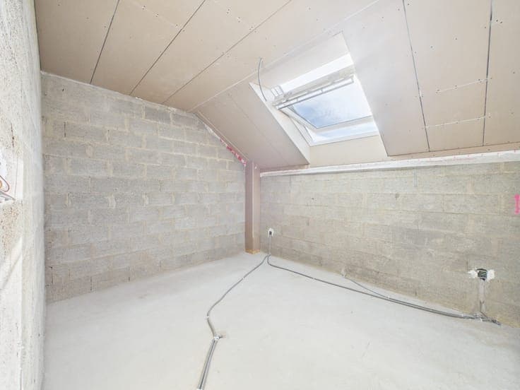 New 3-Bedroom House with Garden – Over 160 m²