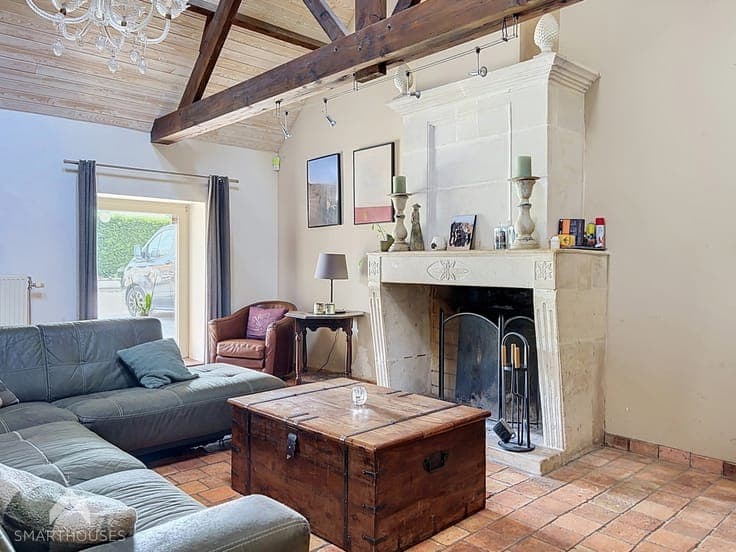 Country home with 4 bedrooms and a beautiful stable
