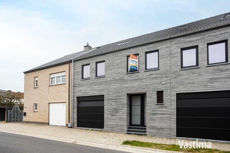 Nieuwbouw gesloten woning met 3 slaapkamers, garage en tuin
