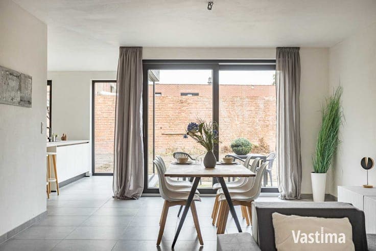 Nieuwbouw gesloten woning met 3 slaapkamers, garage en tuin