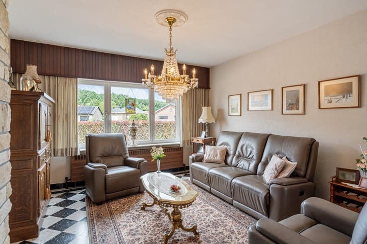 Te renoveren woning met 3 slaapkamers (en afgewerkte zold...