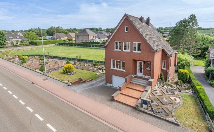 Te renoveren woning met 3 slaapkamers (en afgewerkte zold...