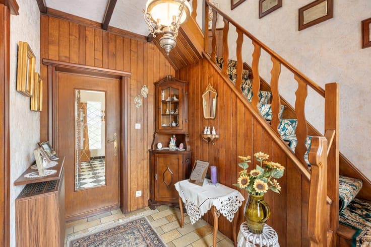 Te renoveren woning met 3 slaapkamers (en afgewerkte zold...