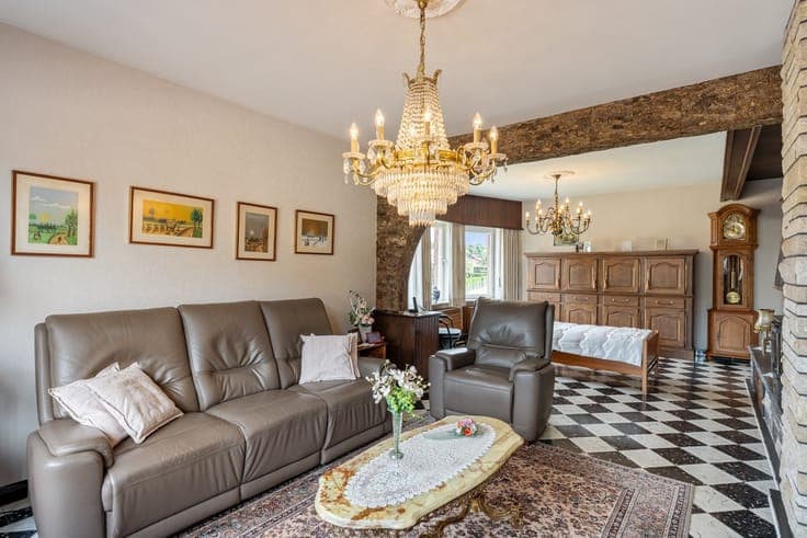 Te renoveren woning met 3 slaapkamers (en afgewerkte zold...