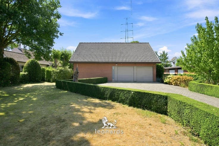 Detached villa on a spacious plot in Lendelede