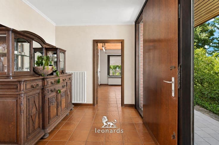 Detached villa on a spacious plot in Lendelede