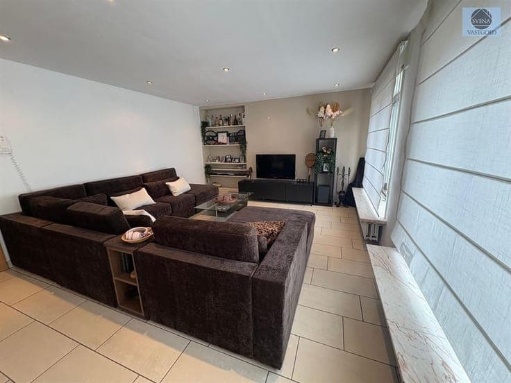 COMMERCIAL HOUSE AND APARTMENT WITH 5 BEDROOMS