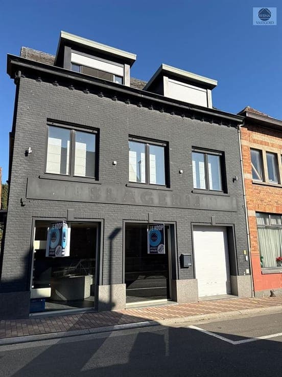 COMMERCIAL HOUSE AND APARTMENT WITH 5 BEDROOMS