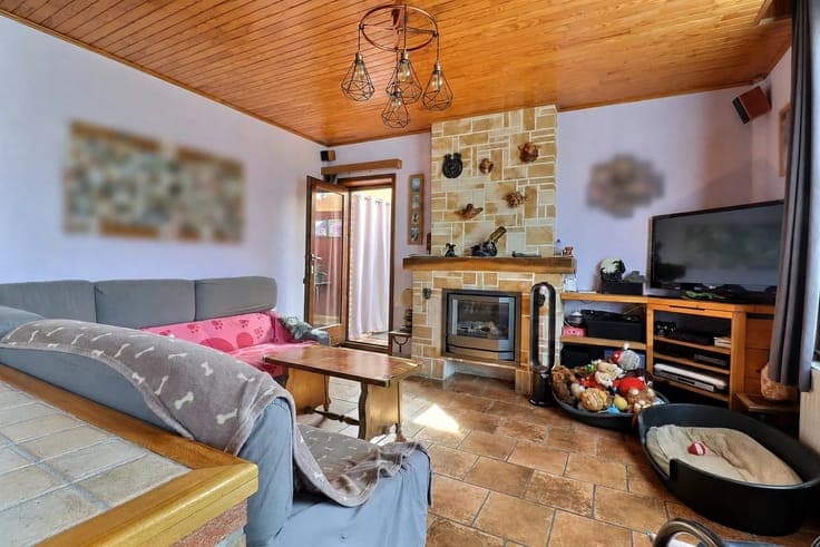 Sale - House Fontaine-l'Evêque - 299,000 €