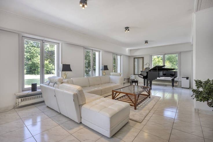 Exclusive villa on a spacious sunny plot in Bonheiden.