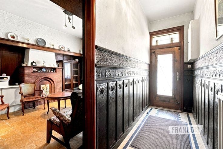 Property in need of renovation with a large garage in Roesb…