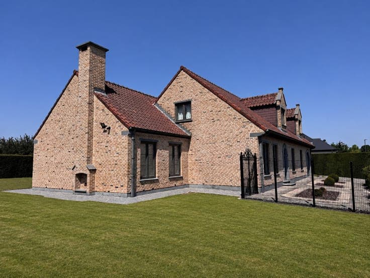 Ready to move in detached villa with 4 bedrooms in Lennik.