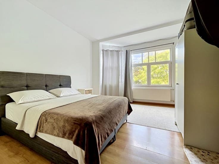 building with 4 officially recognized units – Forest Park