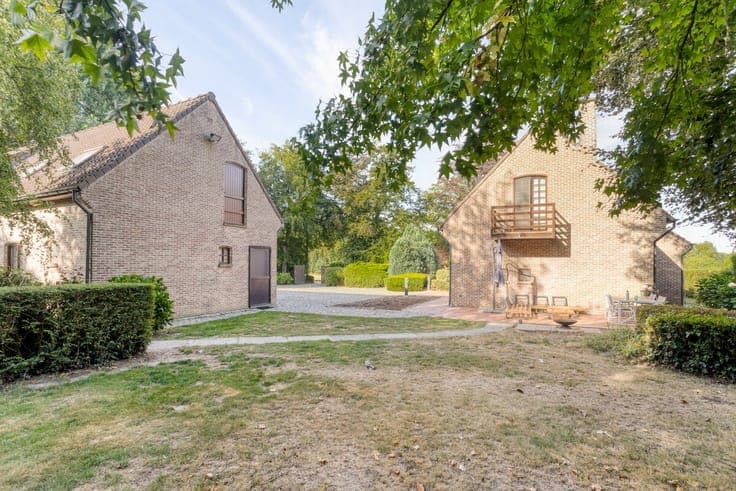A charming 5-bedroom farmhouse set on approx. 1.6 hectares