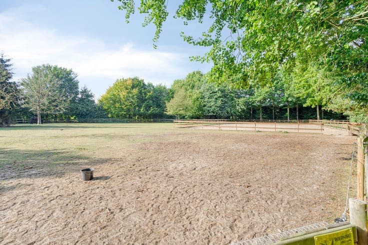 A charming 5-bedroom farmhouse set on approx. 1.6 hectares