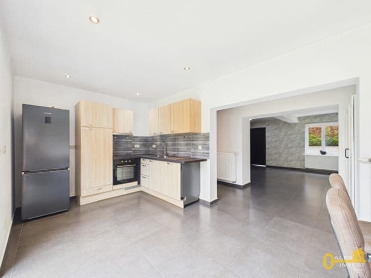 Renovated 2-bedroom house with GARDEN