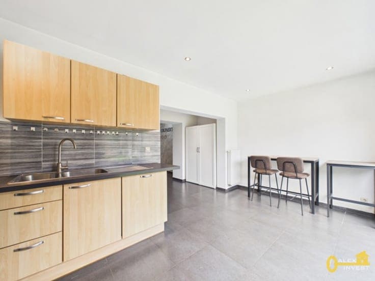 Renovated 2-bedroom house with GARDEN
