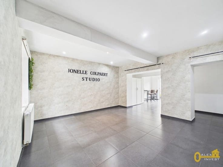 Renovated 2-bedroom house with GARDEN
