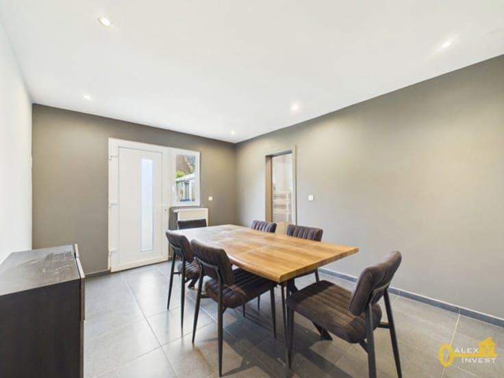 Renovated 2-bedroom house with GARDEN