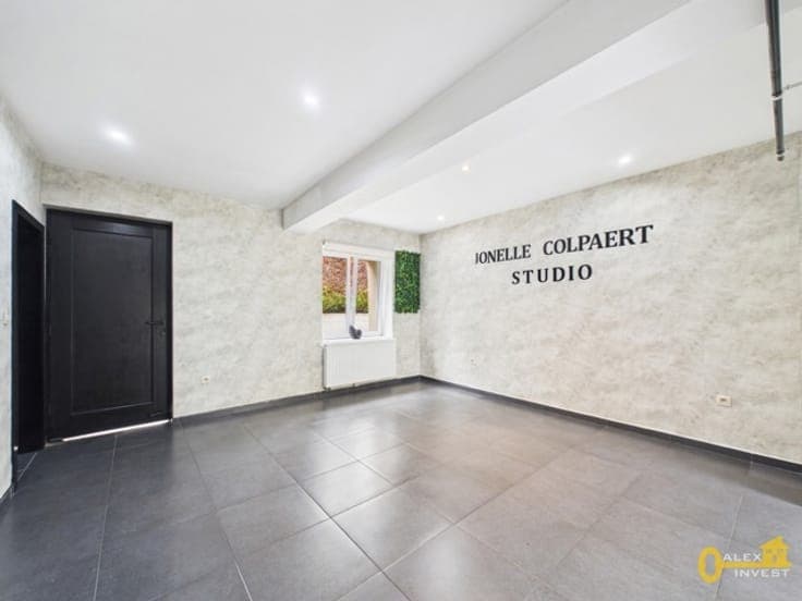 Renovated 2-bedroom house with GARDEN