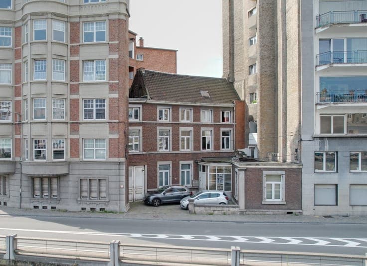 Building with 6 apartments on the docks