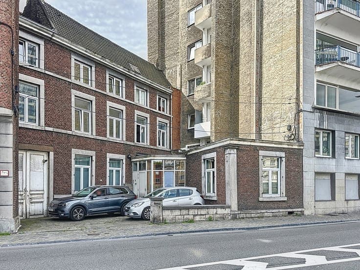 Building with 6 apartments on the docks