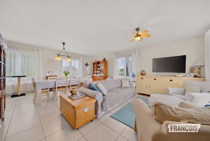 Move-in ready semi-detached home with a garage and scenic c…