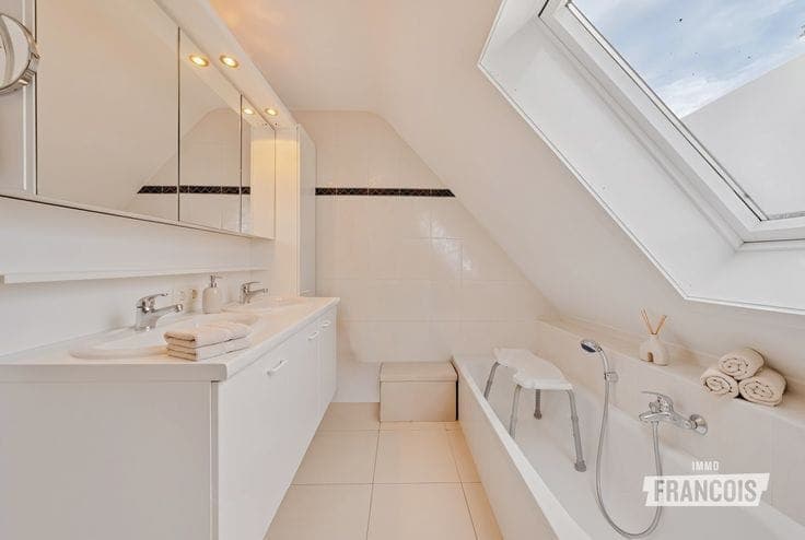 Move-in ready semi-detached home with a garage and scenic c…