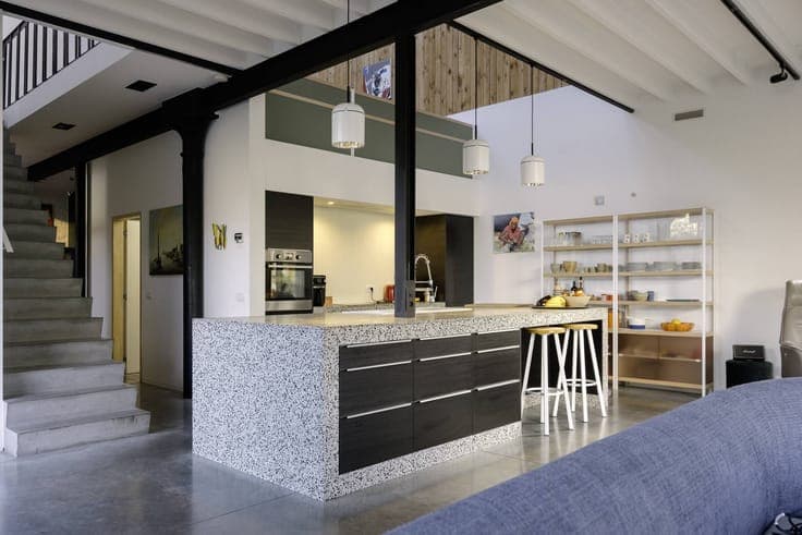 Ready to move in, recently renovated house (3 bedrooms) with