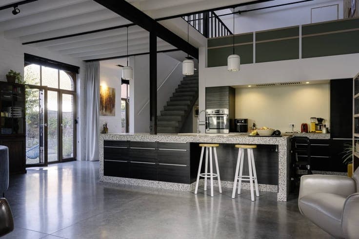 Ready to move in, recently renovated house (3 bedrooms) with